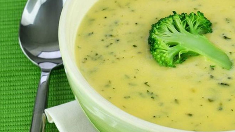 Νόστιμη και ελαφριά βελουτέ σούπα με μπρόκολο